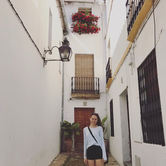 Meet Your Posher🌷 - Picture 3 of 3